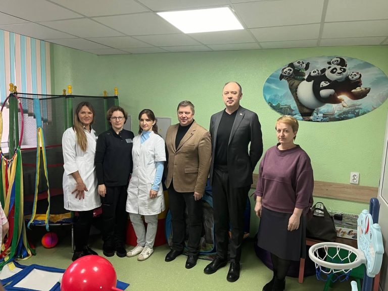 В детской больнице на базе центра раннего вмешательства открылась сенсорная комната для занятий с детьми РАС